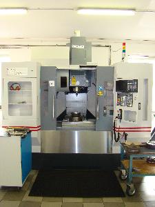 Akira Seiki SV 1050 (4 achsiger Arbeitsbearbeitung) Akira Seiki SV 1050 (4 achsiger Arbeitsbearbeitung)