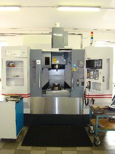 Akira Seiki SV 1050 (4 axled machining center)